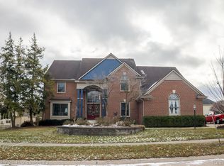 2136 Alfred Dr, Troy, MI 48085