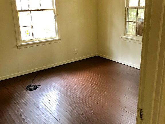 5th image of 2626 Hillcrest St