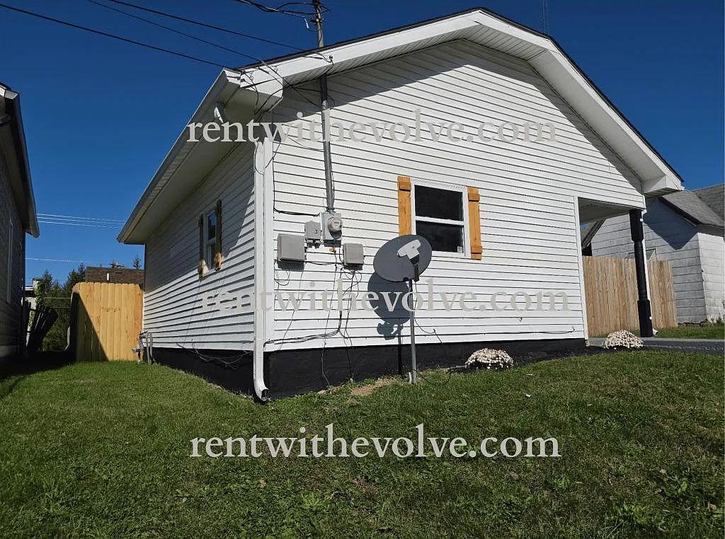 1352 Short St., New Castle, IN — Photo 2