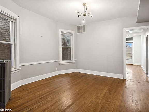 4th image of 3251 W Eastwood Ave