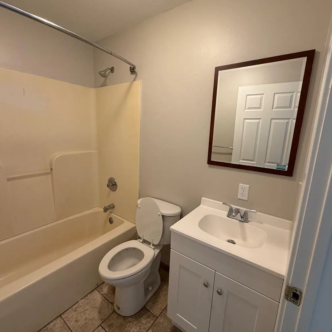 1 bed, 1.0 bath, 1782 sqft, $1,200 — Photo 4