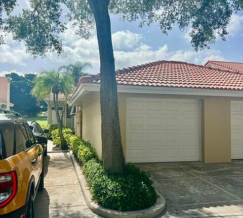2nd image of 225 Old Meadow Way