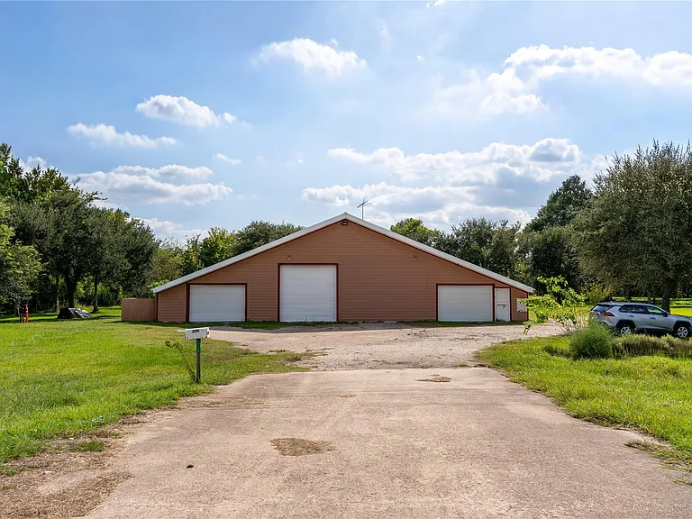 3245 W Highway 6 — Photo 2