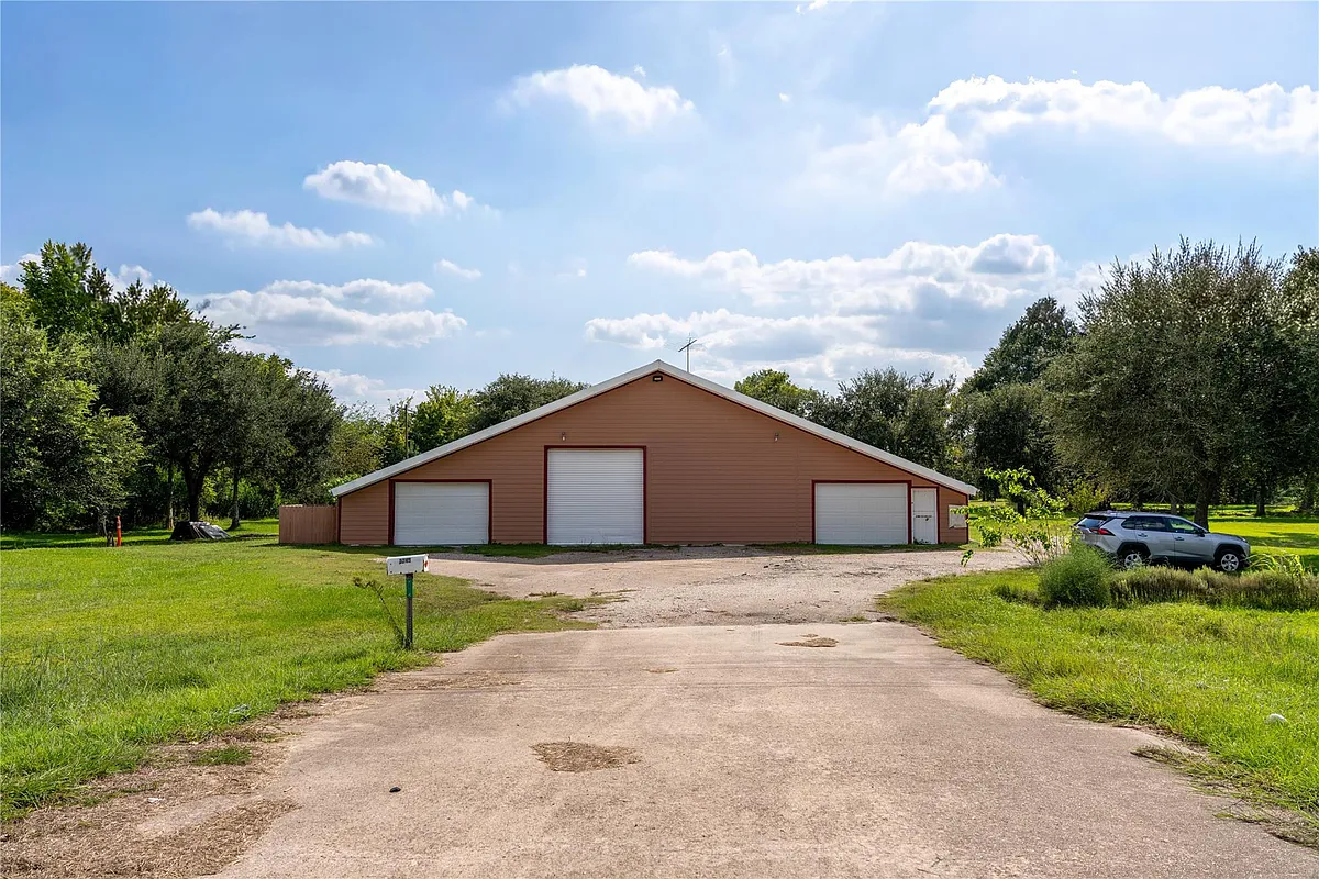 Building Photo - 3245 W Highway 6