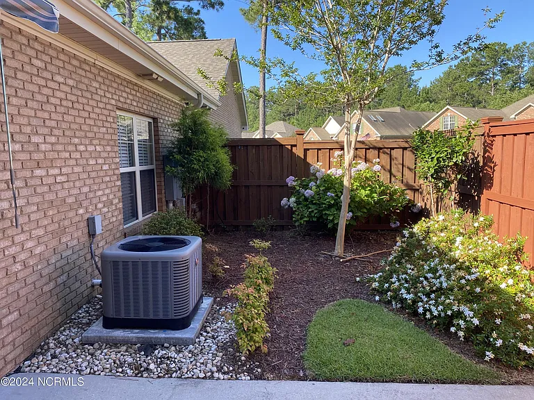 411 Avenshire Ct — Photo 27