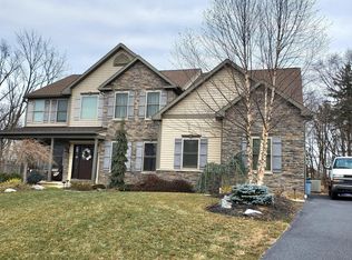 61 Stella Dr, Sinking Spring, PA 19608