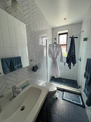 Rented by Avenues Real Estate | media 26