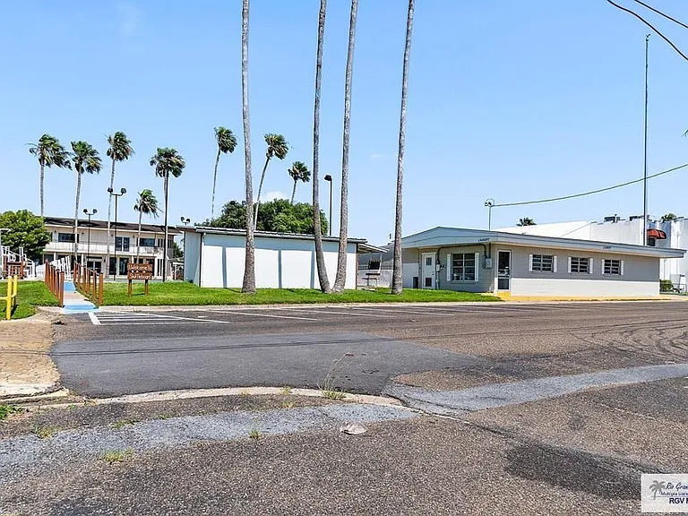 2072 Cordoba E — Photo 4