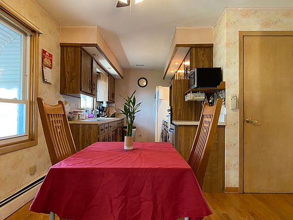 4th image of 7926 Mayfield Ave