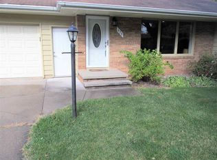 628 W Seneca Dr, Appleton, WI 54911