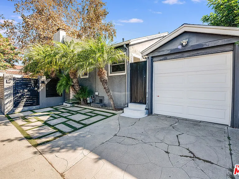 7722 Clinton St — Photo 3
