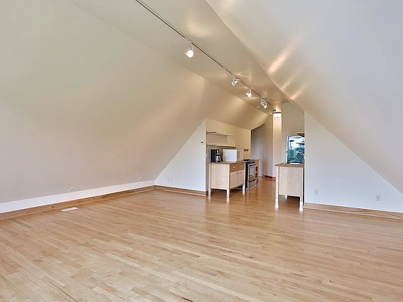 Full Nanny Suite w/ Kitchen and Bath