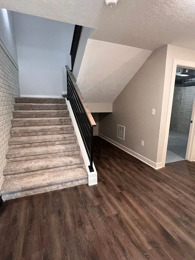 Luxury Living In Midtown - 3bed 2.5bath Townhome — Photo 3