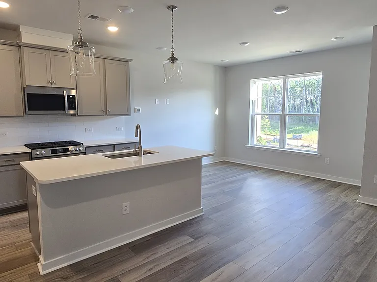 579 Cape Cod Way — Photo 2