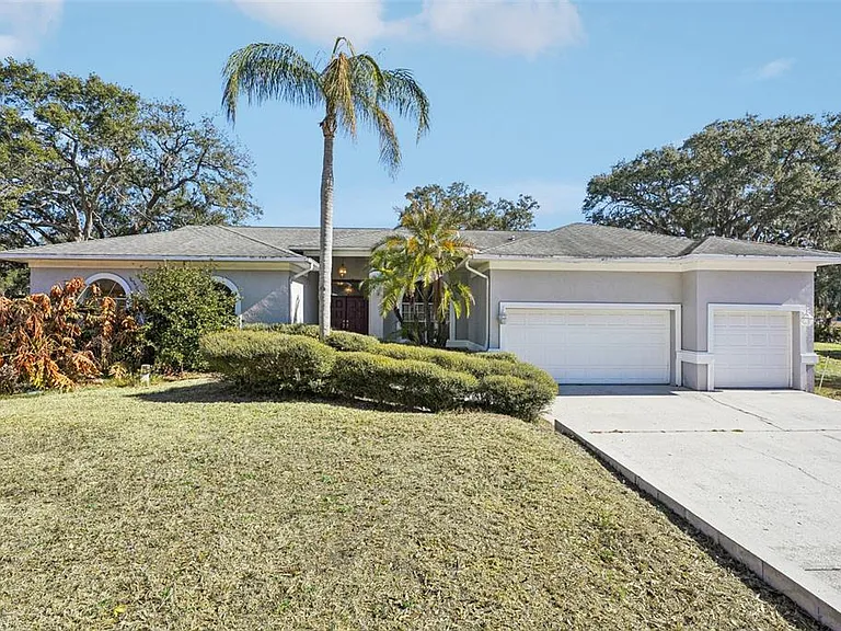 918 Academy Dr — Photo 1