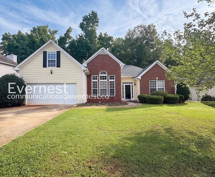 190 Greenland Dr — Photo 2