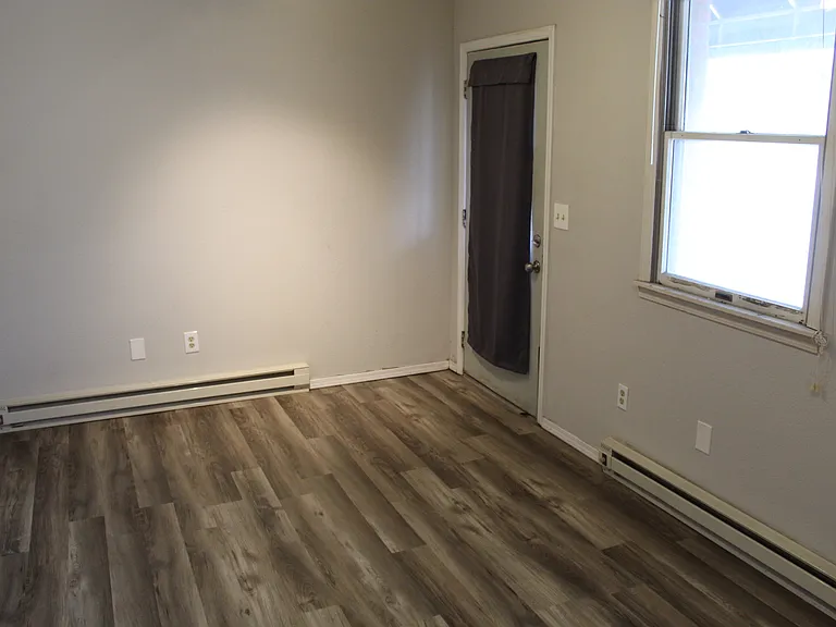 125 E Wall St #9 — Photo 8