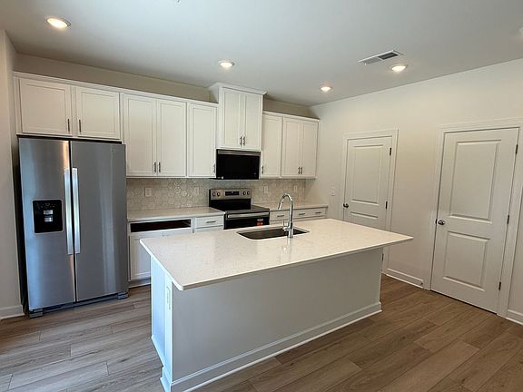 5th image of 436 Luna Ln