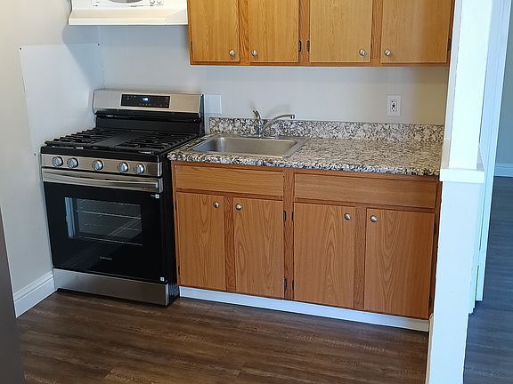 3rd image of 428 Elliot St #20