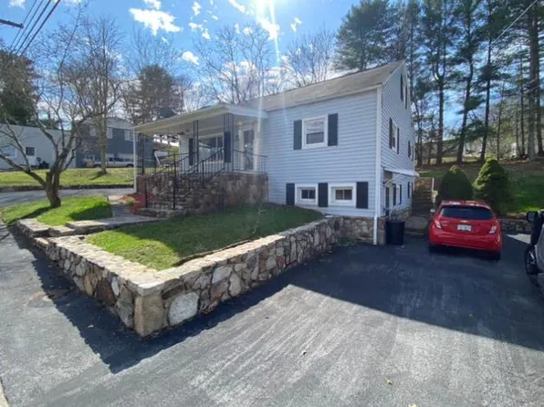 301 Edgewood Rd, Bluefield, VA 24605