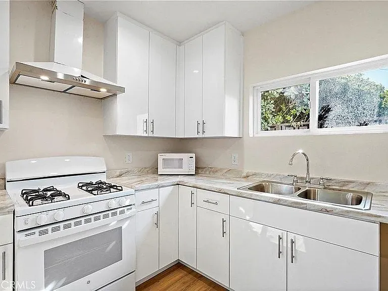 16757 Ludlow St — Photo 30