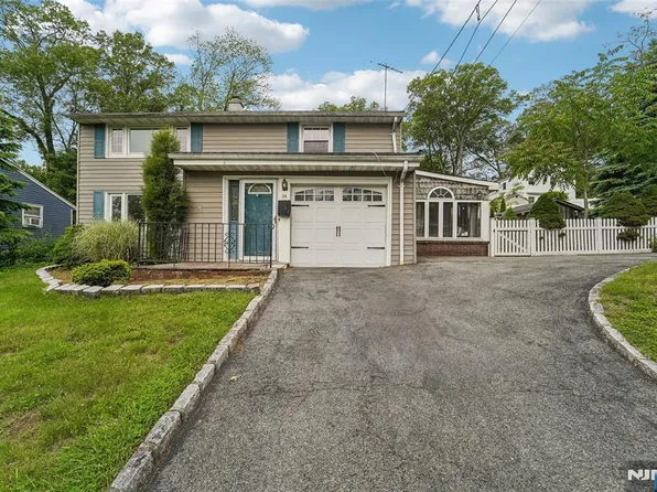 26 Howard Pl, Waldwick, NJ 07463