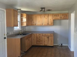 123 Garvey Dr, Springfield, MA 01109