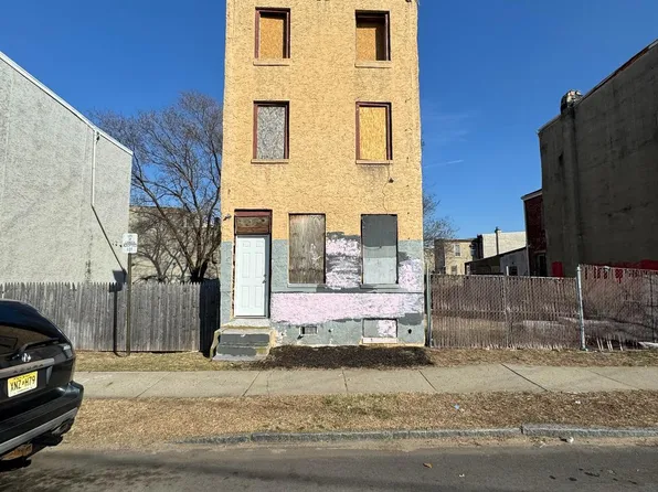 610 S 4th St, Camden, NJ 08103