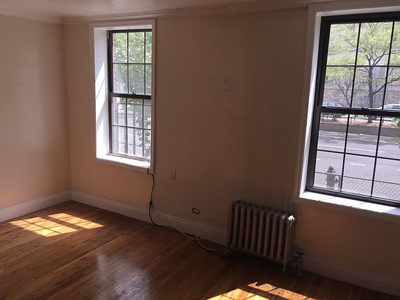3rd image of 210 W 150th St APT 1D