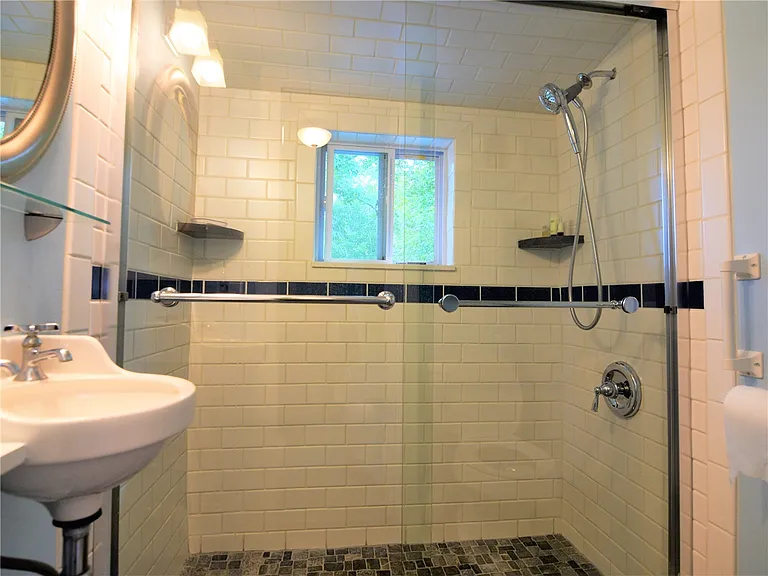 518 Third Beach Rd — Photo 19