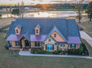 121 Deerfield Lake Cir, Longview, TX 75605