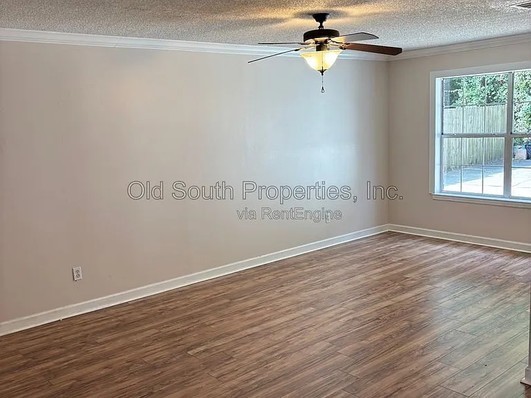 3111 Leesburg Sq — Photo 6