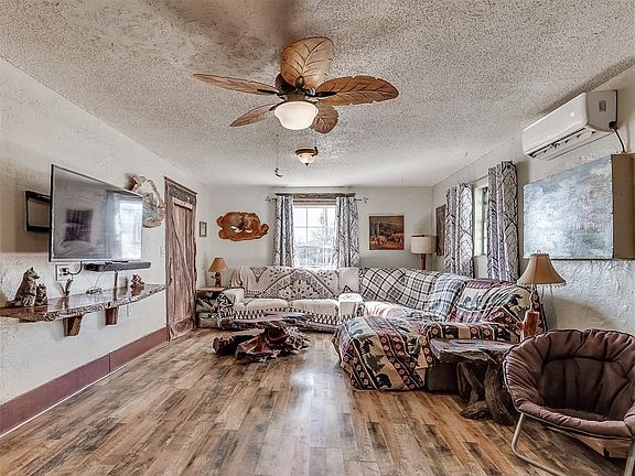 5th image of 219 W Van Buren St