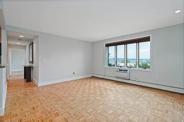 Sold by Daniel Gale Sotheby's International Realty | media 36