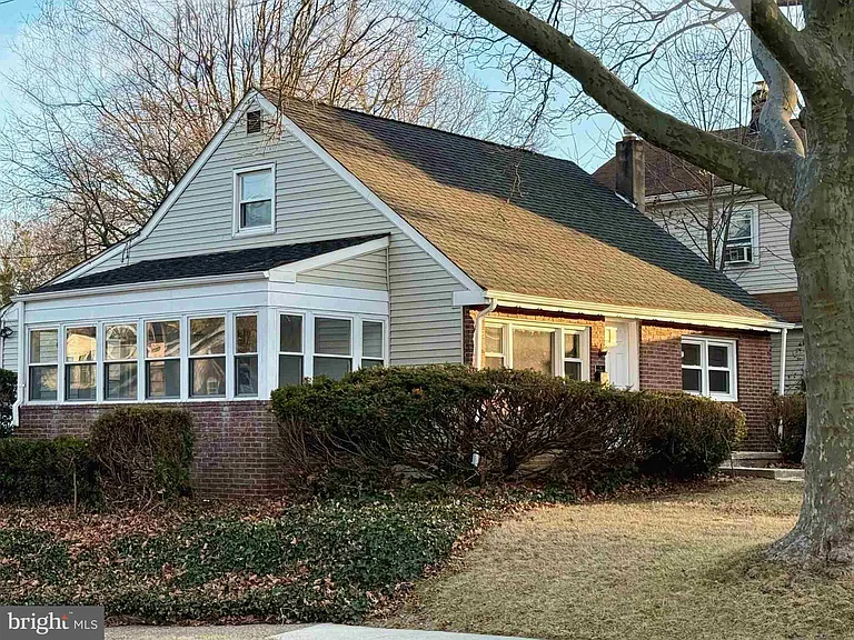 2220 Brunswick Ave — Photo 1