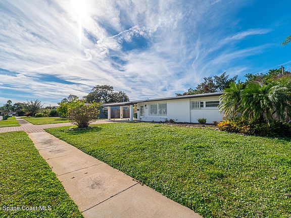 3rd image of 275 Bahama Dr