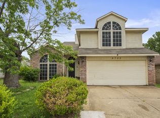 6702 Pecanwood Dr, Arlington, TX 76001