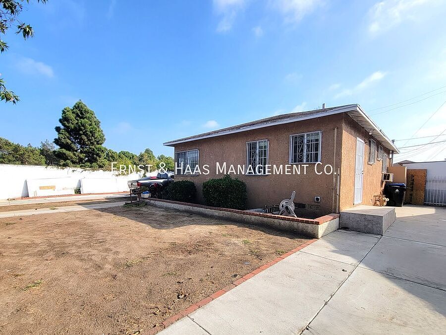 1st image of 806 E 120th St