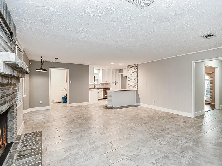 7923 Dawnridge Dr — Photo 1