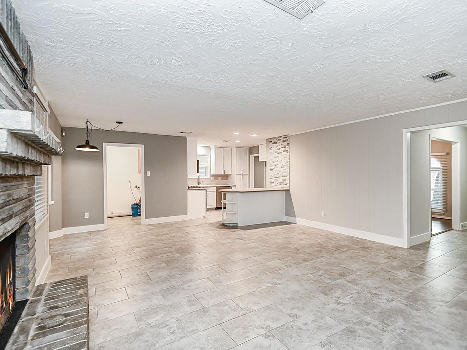 1st image of 7923 Dawnridge Dr