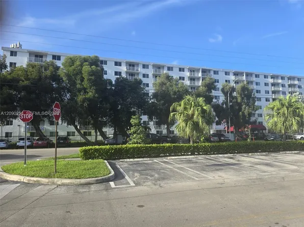 1251 NE 108th St APT 718, Miami, FL 33161