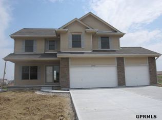 2491 Crystal Creek Dr, Papillion, NE 68144
