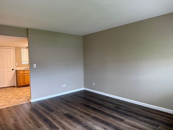 3rd image of 418 Cribbon Ave