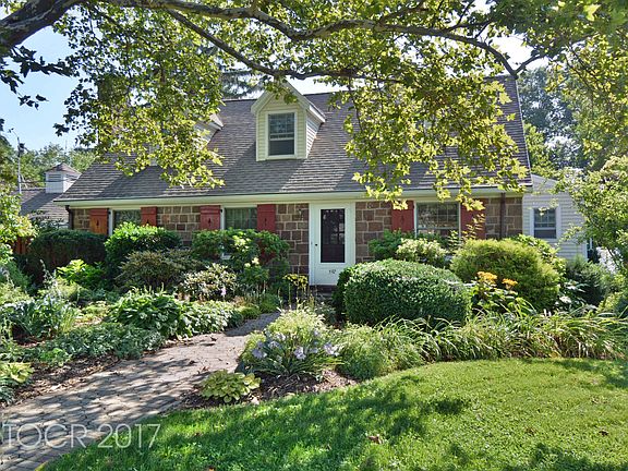 2nd image of 592 Russell Ave