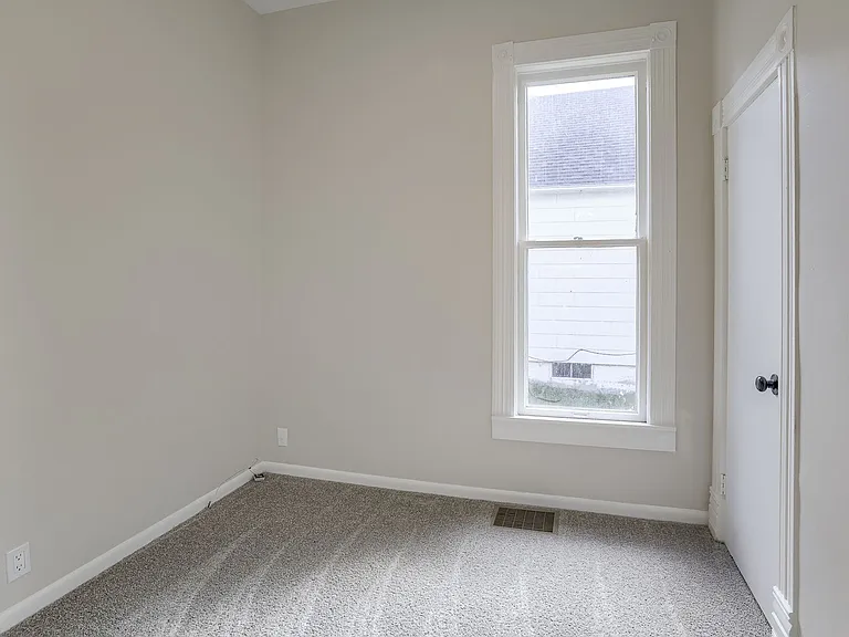 1003 S 42nd St — Photo 12