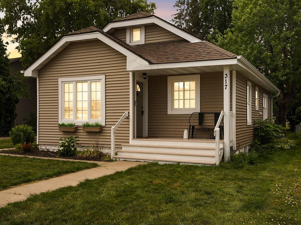 1st image of 317 1st Ave NW
