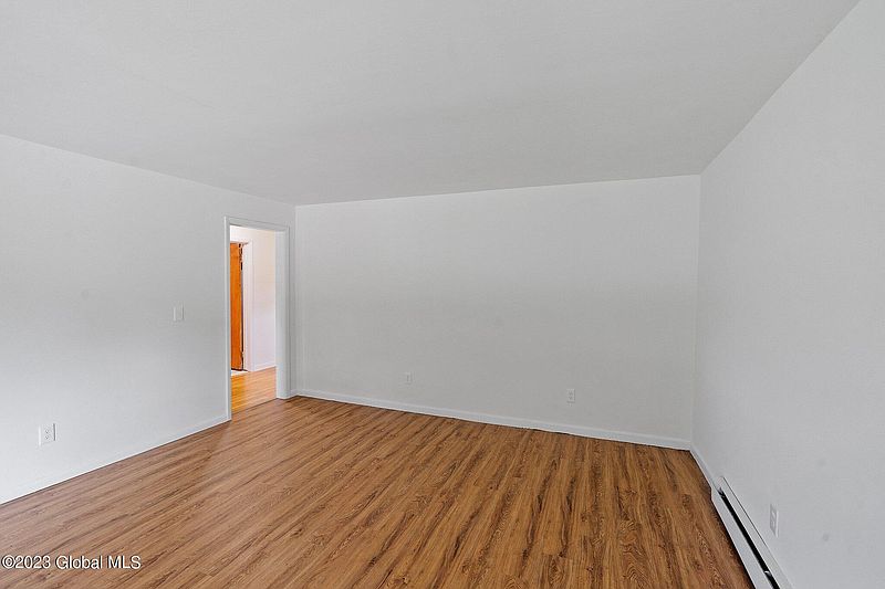 4th image of 307 Harlem Street