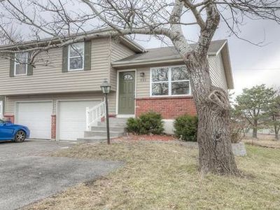 923 N Jan Mar Dr, Olathe, KS, 66061