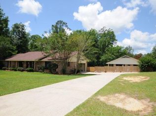 63 W Lakeview Dr, Columbia, MS 39429