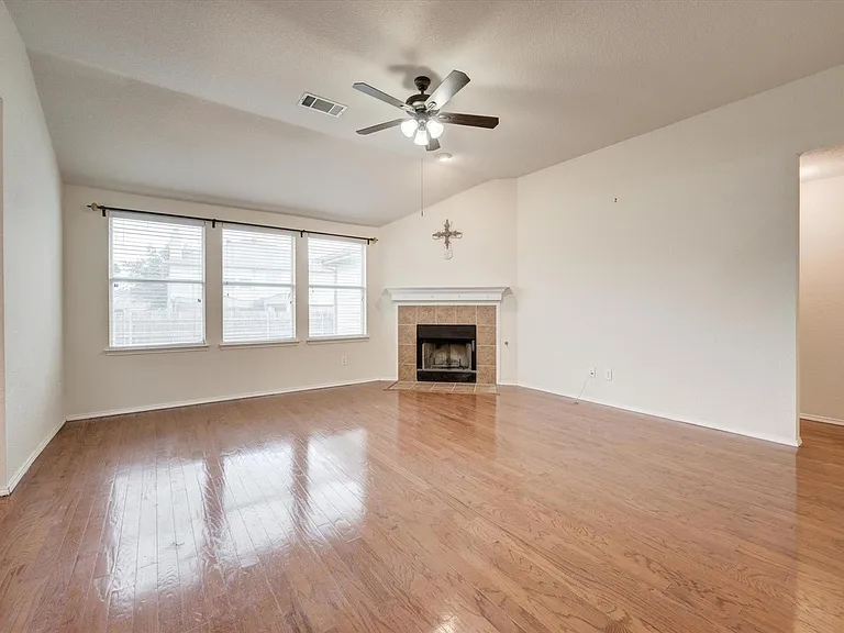 9208 Conestoga Dr — Photo 2